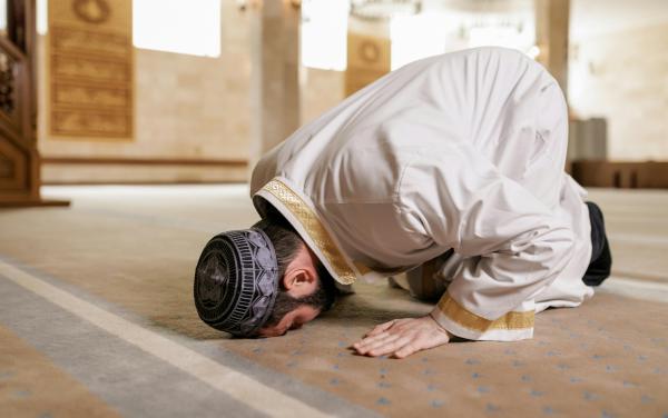 Imam Masjidil Haram Sujud Sahwi Setelah Lupa Rakaat Shalat Tarawih