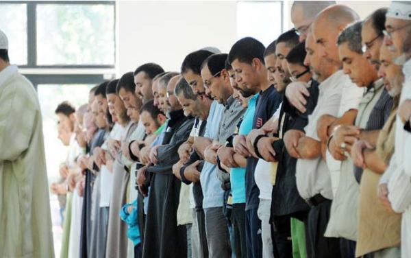 Jika Jadi Imam Shalat, Jangan Berpanjang-panjang Bacaan