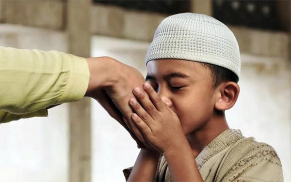 Tanya-Jawab: Bolehkah Mencium Tangan Guru?