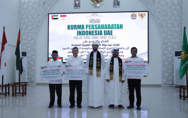 UIN Ar-Raniry Terima Hibah Lima Ton Kurma dari UEA