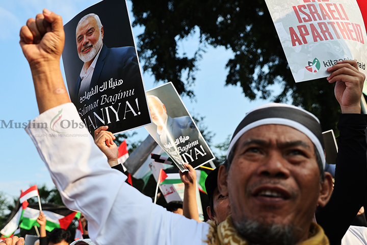 Massa aksi geruduk Kantor Kedutaan Besar (Kedubes) Amerika Serikat di Jakarta, Sabtu (3/8/2024). (Foto: Edwin B/ Muslim Obsession) 