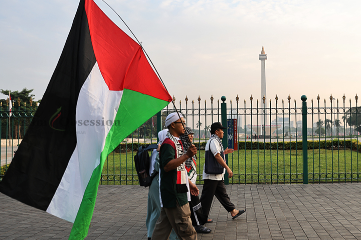 Sejumlah massa mulai berdatangan untuk melakukan aksi unjuk rasa di depan Kantor Kedutaan Besar (Kedubes) Amerika Serikat di Jakarta, Sabtu (3/8/2024). (Foto: Edwin B/ Muslim Obsession) 
