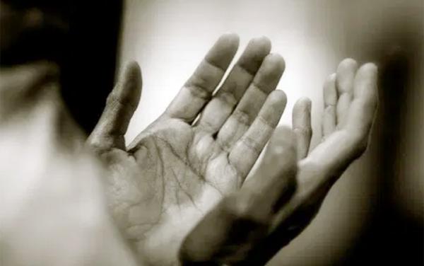 KHUTBAH JUMAT: BUAH MANIS ISTIGHFAR