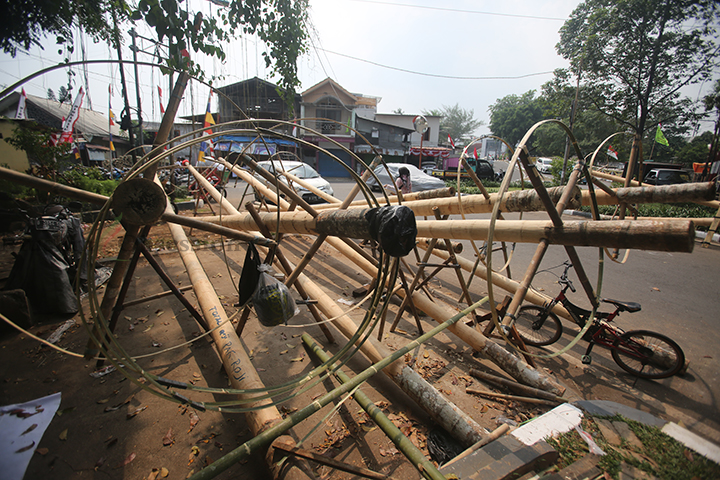 Penjual pohon panjat pinang di Kawasan Manggarai, Jakarta, Senin (12/8/2024). (Foto: Edwin B/ Muslim Obsession) 