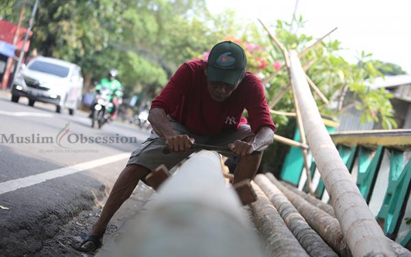 FOTO: Penjual Pohon Panjat Pinang