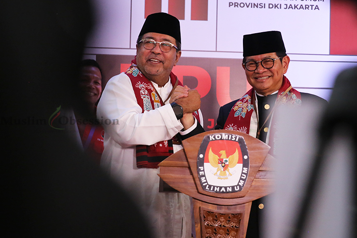 Pasangan Cagub dan Cawagub DKI Jakarta Pramono Anung-Rano Karno saat mendaftarkan diri ke KPUD Jakarta, Rabu (28/8/2024). (Foto: Edwin B/ Muslim Obsession)