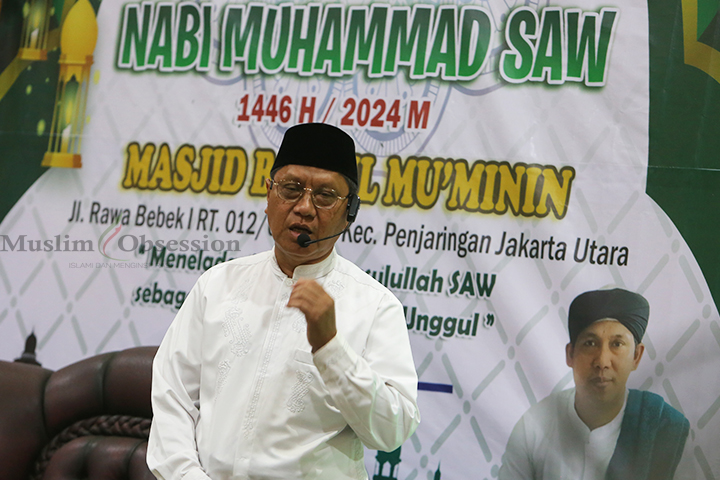 Ketua DKM H. Miswo memberikan sambutan pada acara Maulid Nabi Muhammad SAW di Masjid Baitul Mu’Minin, Ahad (19/9/2024). (Foto: Edwin B/ Muslim Obsession)