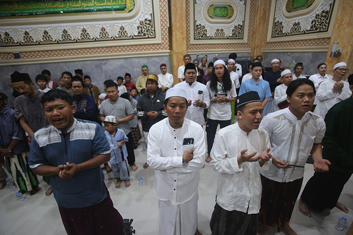 Warga RT 08, 09, 010, 012 RW 011 Rawa Bebek, Kelurahan Penjaringan, Kecamatan Penjaringan, Jakarta Utara, menggelar Maulid Nabi Muhammad SAW di Masjid Baitul Mu’Minin, Ahad (19/9/2024). (Foto: Edwin B/ Muslim Obsession)