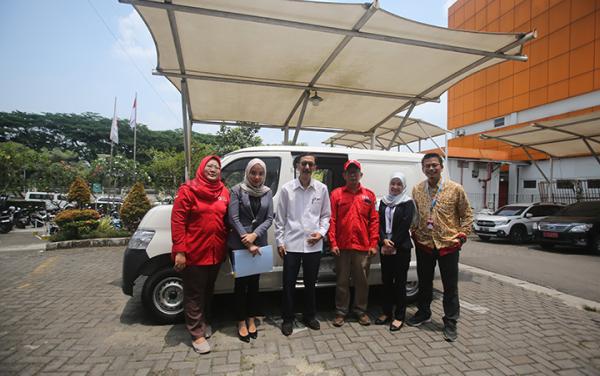 FOTO: PMI Tangsel Terima Hibah Mobil dari Bank BJB
