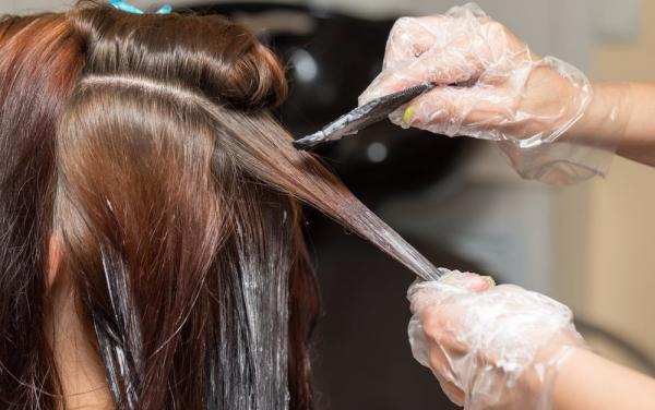 Mewarnai Rambut Bagimana Hukumnya dalam Islam?