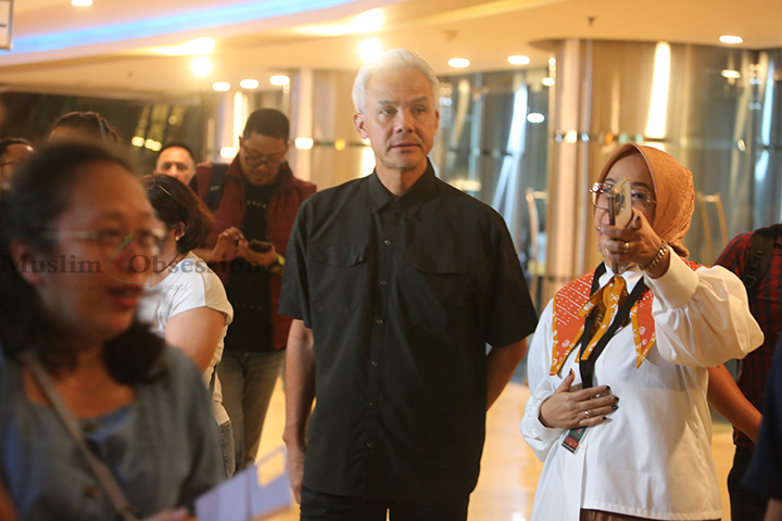 Mantan Gubernur Jawa Tengah Ganjar Pranowo saat tiba di Teater besar Taman Ismail Marzuki (TIM), Jakarta Pusat, Sabtu (28/9/2024). (Foto: Edwin B/ Muslim Obsession)