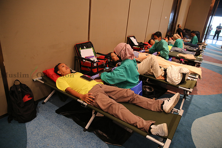 Kegiatan donor darah di Ballroom Menara BNI Pejompongan , Jakarta Pusat, Jumat (4/10/2024). (Foto: Edwin B/ Muslim Obsession)