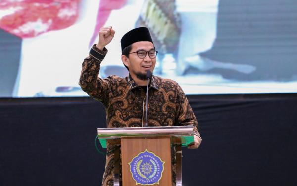 Ustadz Adi Hidayat Sarankan Perbanyak Doa di Hari Jumat