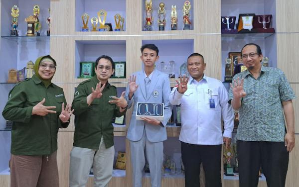 Kalahkan 5.600 Peserta, Dhia Siswa MAN 4 Jakarta Terbaik di Try Out Konstanta