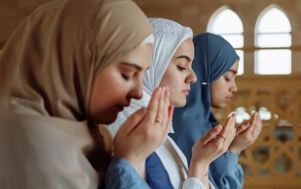 Cara Sederhana Pria Muslim Memuliakan Perempuan