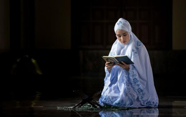 Tak Bisa I'tikaf di Masjid, Ini Amalan Perempuan yang Bisa Dilakukan di Rumah