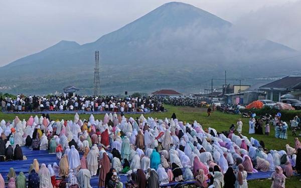 Berdasarkan Sunnah Nabi, Salat Id Lebih Utama di Lapangan
