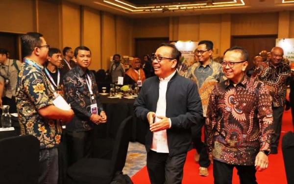Solidaritas Lintas Iman Jadi Kunci, Pratikno Gaungkan Asta Kolaborasi di Dialog Kemanusiaan