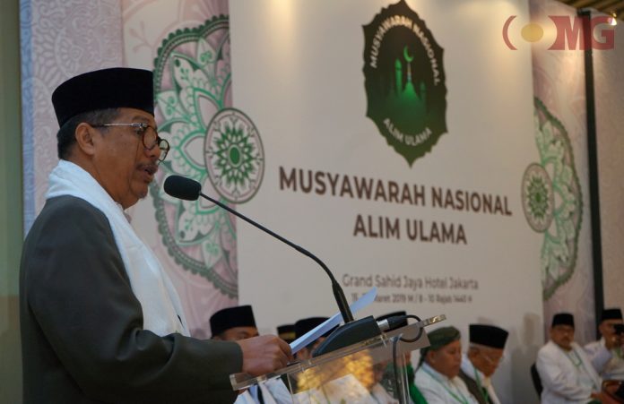 Ketua Umum Majelis Munajat Indonesia Berkah H Usamah Hisyam memberikan sambutan sekaligus membuka acara Musyawarah Nasional Alim Ulama