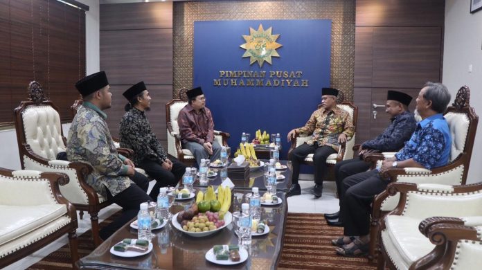 Ketua Umum PP Muhammadiyah Haedar Nashir menerima kunjungan silaturahim Ketum Pengurus Besar Nahdlatul Wathan (PBNW), Senin (5/8/2019).