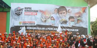 Ratusan relawan dari Masyarakat Relawan Indonesia (MRI) bantu padamkan api akibat Karhutla di Provinsi Riau, Selasa (24/9/2019).