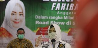 Ketua Umum Ormas Bang Japar yang juga Anggota DPD RI DKI Jakarta Fahira Idris memberikan sambutan pada acara Milad ke-3 Bang Japar di Selasar Blok C, Kantor Walikota Jakarta Timur, Sabtu (24/10/2020)
