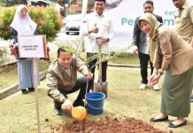 Direktur KSKK Madrasah buka gerakan menanam 10.000 pohon di MAN IC (Foto: Kemenag)